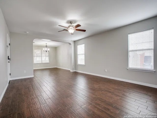 $1,895 | 10315 Crystal, Universal City, TX 78148