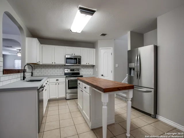 $1,895 | 10315 Crystal, Universal City, TX 78148