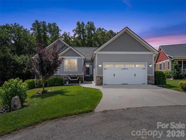 $525,000 | 76 South Anvil Avenue, Hendersonville, NC 28792