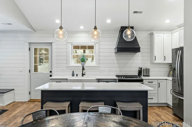 $675,000 | 6541 145th Avenue, Holland, MI 49423