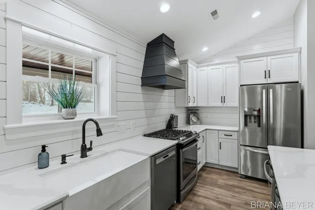 $675,000 | 6541 145th Avenue, Holland, MI 49423