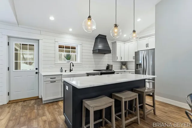 $675,000 | 6541 145th Avenue, Holland, MI 49423