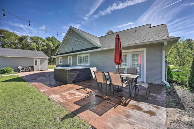 $675,000 | 6541 145th Avenue, Holland, MI 49423