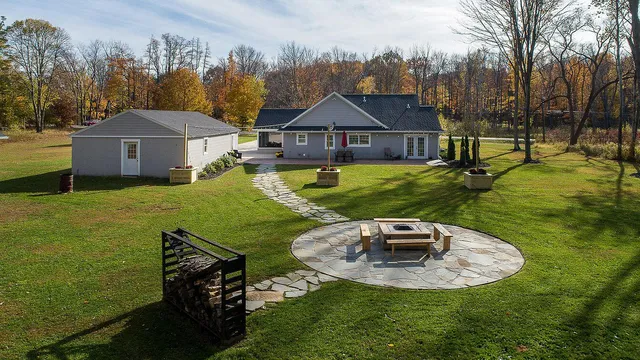 $675,000 | 6541 145th Avenue, Holland, MI 49423