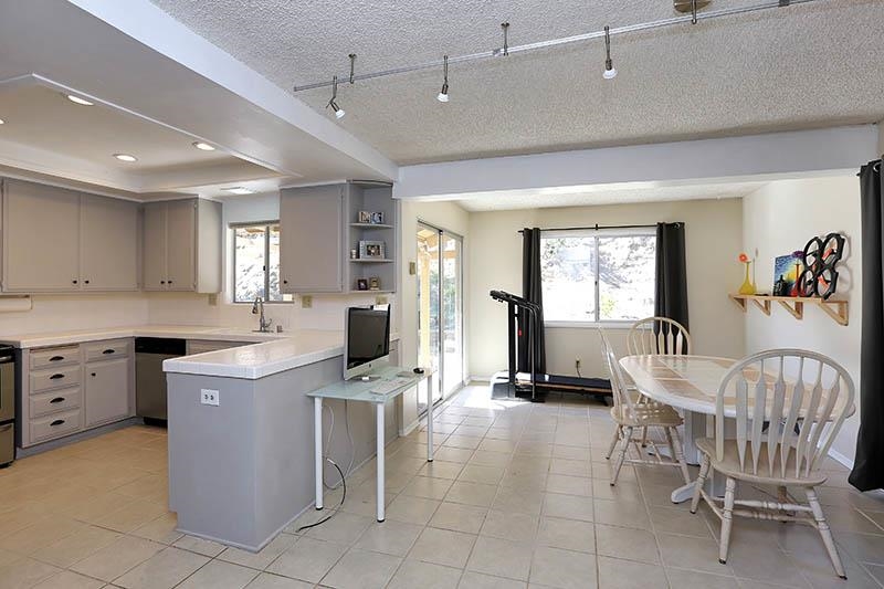 3235 Vía Altamira Fallbrook, CA 92028 - Photo 11 of 25 Gallery Image 11