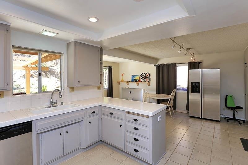 3235 Vía Altamira Fallbrook, CA 92028 - Photo 12 of 25 Gallery Image 12