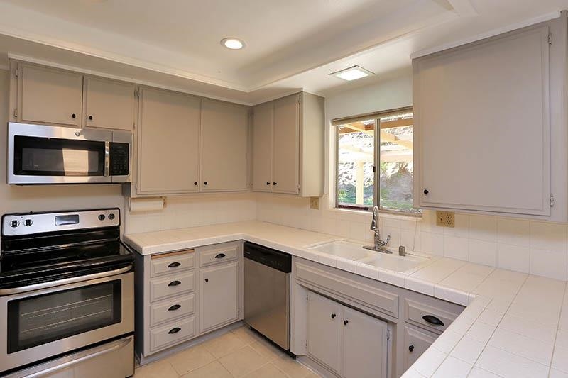 3235 Vía Altamira Fallbrook, CA 92028 - Photo 3 of 25 Gallery Image 3