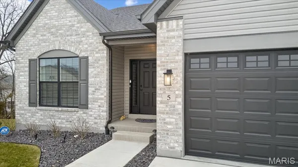 $570,000 | 5 Challenger Court, O'Fallon, MO 63366