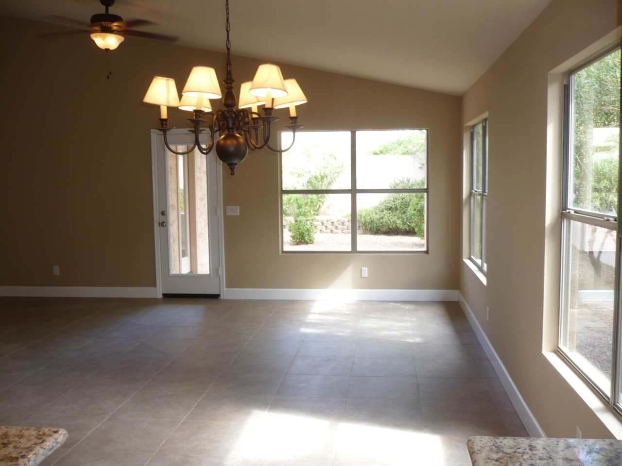 4708 East Swilling Road Phoenix, AZ 85050 - Photo 11 of 25 4Kit to Breakfst Area
