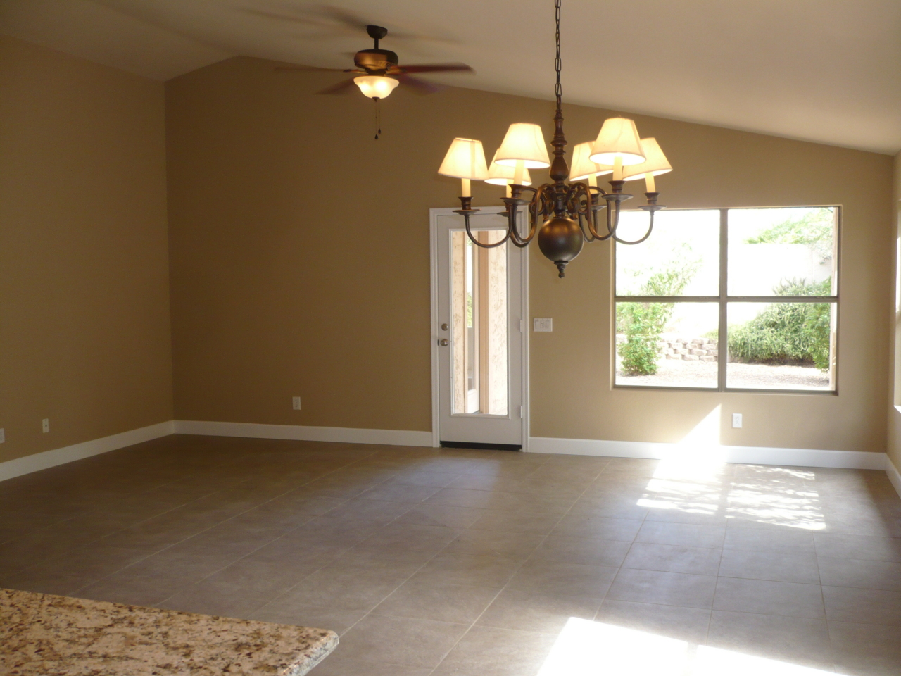 4708 East Swilling Road Phoenix, AZ 85050 - Photo 13 of 25 6Family Room off of Kit