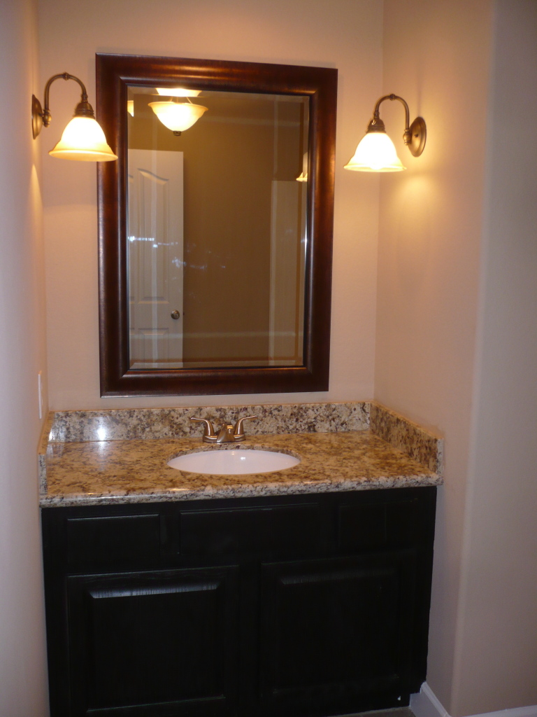 4708 East Swilling Road Phoenix, AZ 85050 - Photo 19 of 25 Guest Bath