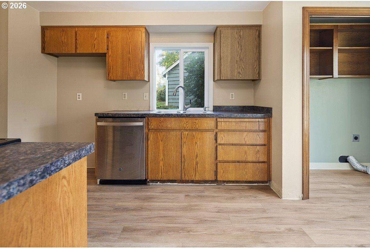 20474 Southwest Rosa Drive Beaverton, OR 97078 - Photo 14 of 39 Gallery Image 14