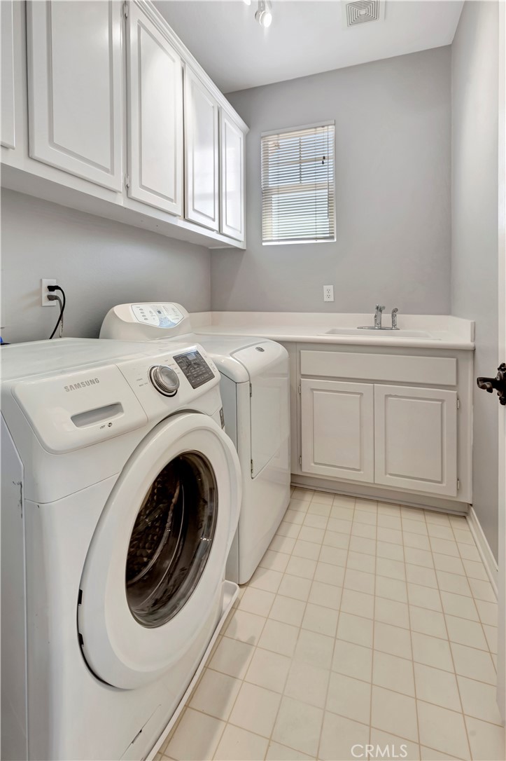 47 Creek View Road Coto de Caza, CA 92679 - Photo 28 of 38 Laundry of Upper Level