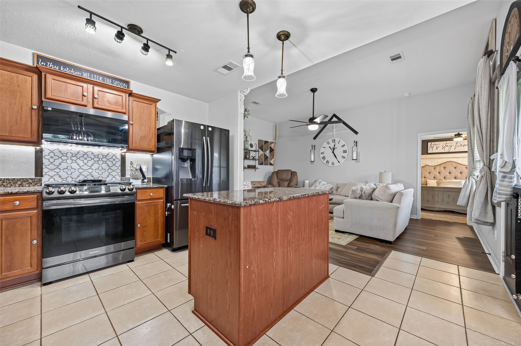 902 Marigold Road Baytown, TX 77521 - Photo 17 of 43