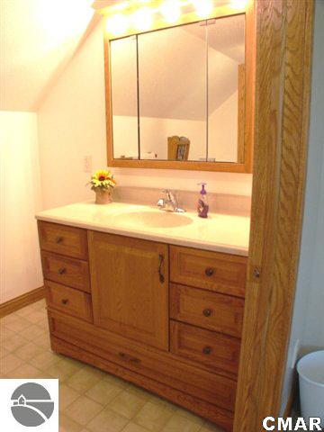 232 East Fillmore Road Ithaca, MI 48847 - Photo 19 of 25 1772360-18.JPG