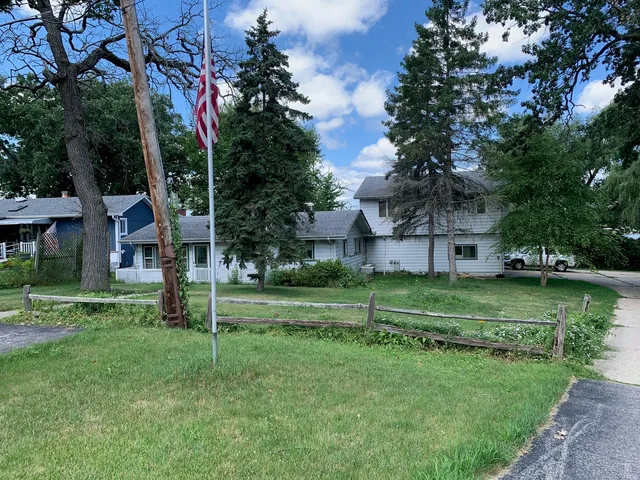 $469,900 | 144 Oakwood Drive, Antioch, IL 60002