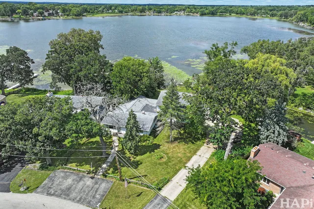 $469,900 | 144 Oakwood Drive, Antioch, IL 60002