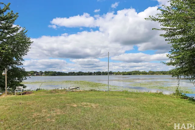 $469,900 | 144 Oakwood Drive, Antioch, IL 60002