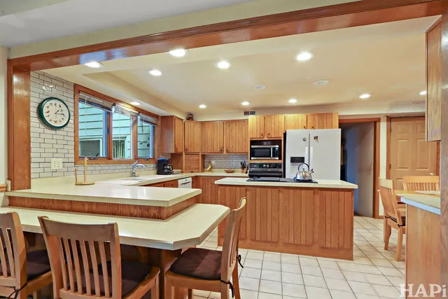 $469,900 | 144 Oakwood Drive, Antioch, IL 60002