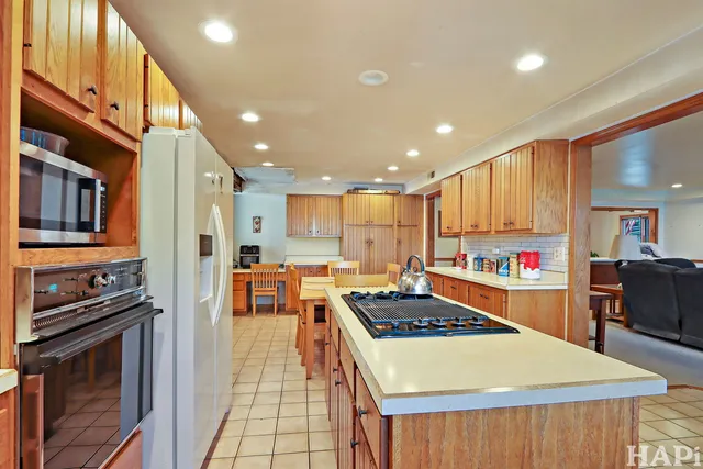 $469,900 | 144 Oakwood Drive, Antioch, IL 60002