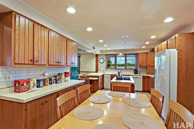 $469,900 | 144 Oakwood Drive, Antioch, IL 60002