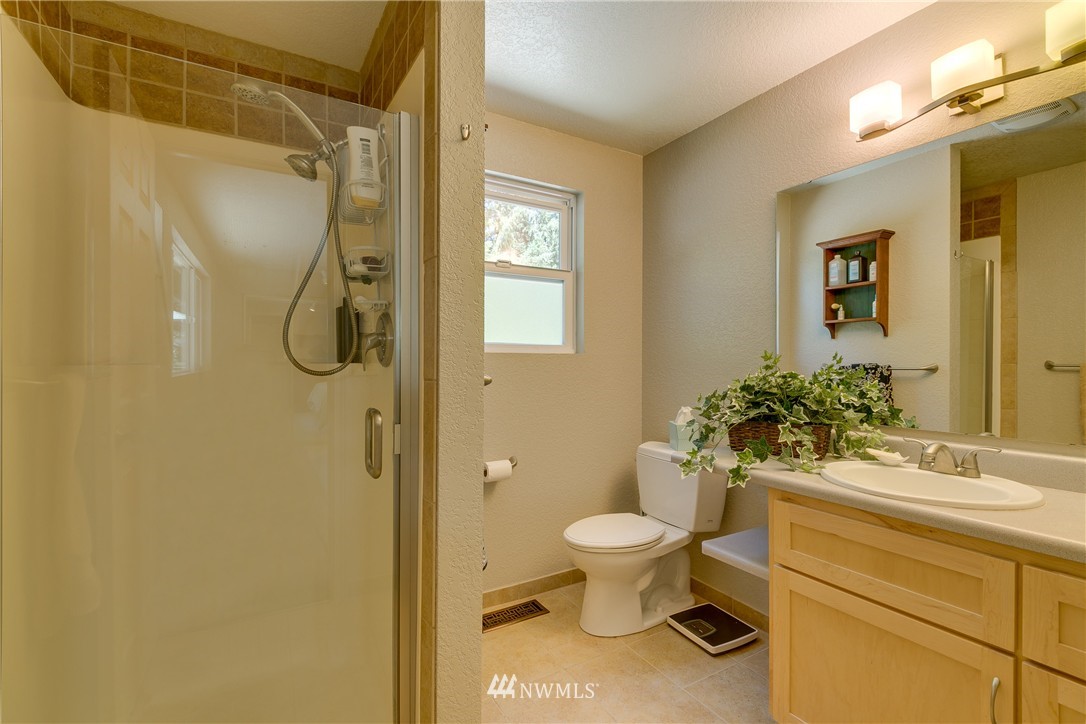 19926 13th Drive Southeast Bothell, WA 98012 - Photo 13 of 25 Gallery Image 13