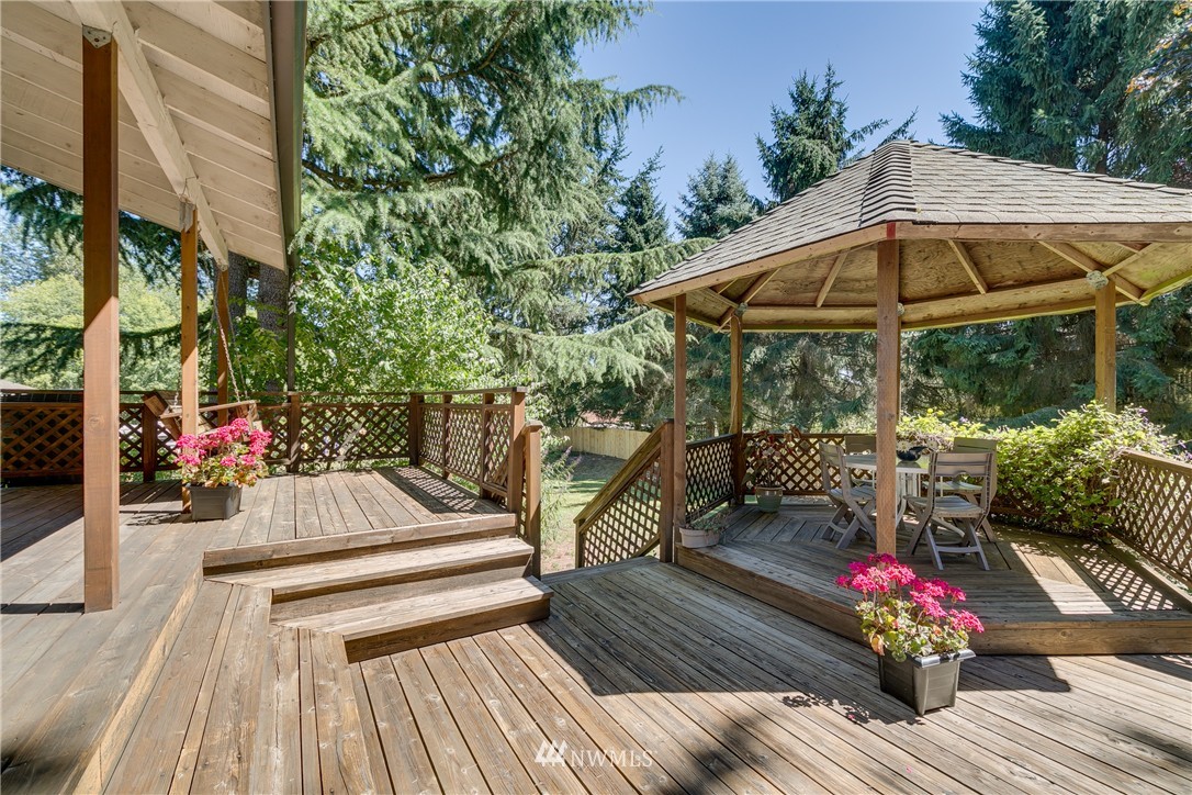 19926 13th Drive Southeast Bothell, WA 98012 - Photo 4 of 25 Gallery Image 4
