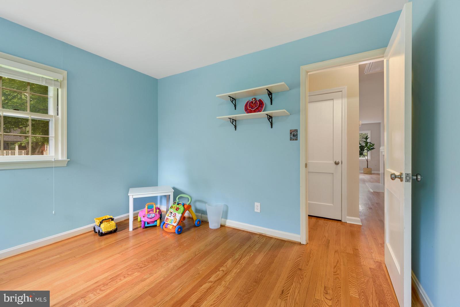 7923 New Market Road Alexandria, VA 22308 - Photo 23 of 42 Second bedroom, corner lots of light