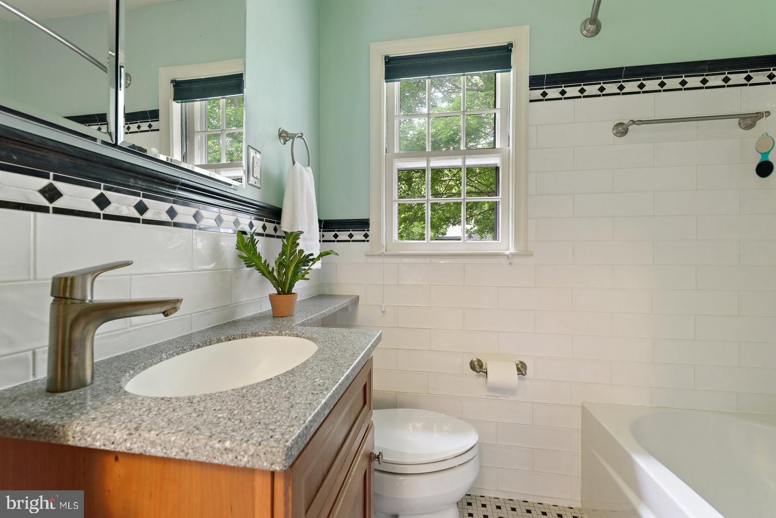 7923 New Market Road Alexandria, VA 22308 - Photo 26 of 42 Main bathroom on upper level updated with tub