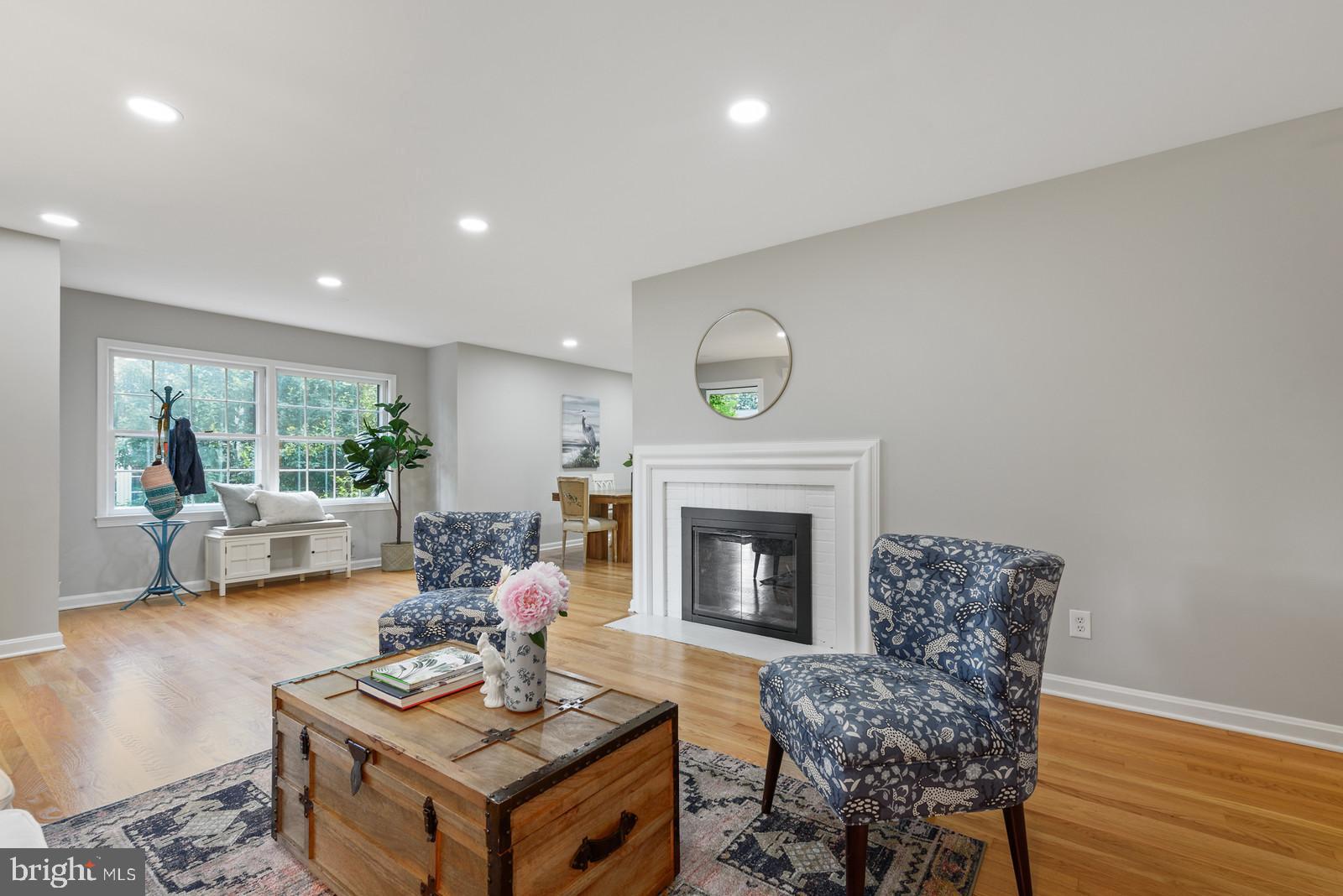 7923 New Market Road Alexandria, VA 22308 - Photo 5 of 42 Wood burning fireplace in working order