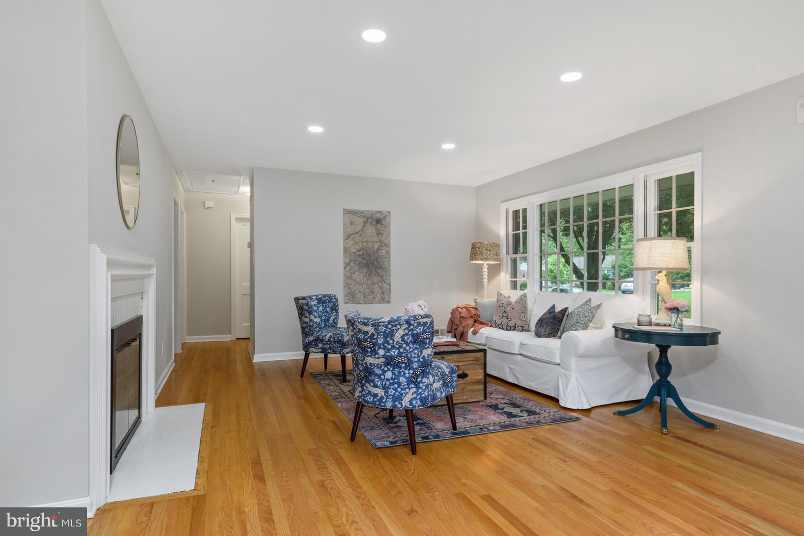 7923 New Market Road Alexandria, VA 22308 - Photo 7 of 42 Living room with picture window