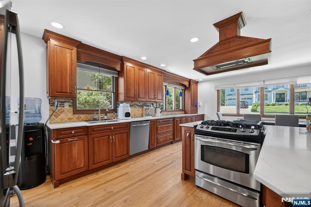 447 Van Dyke Street Ridgewood, NJ 07450 - Photo 4 of 29