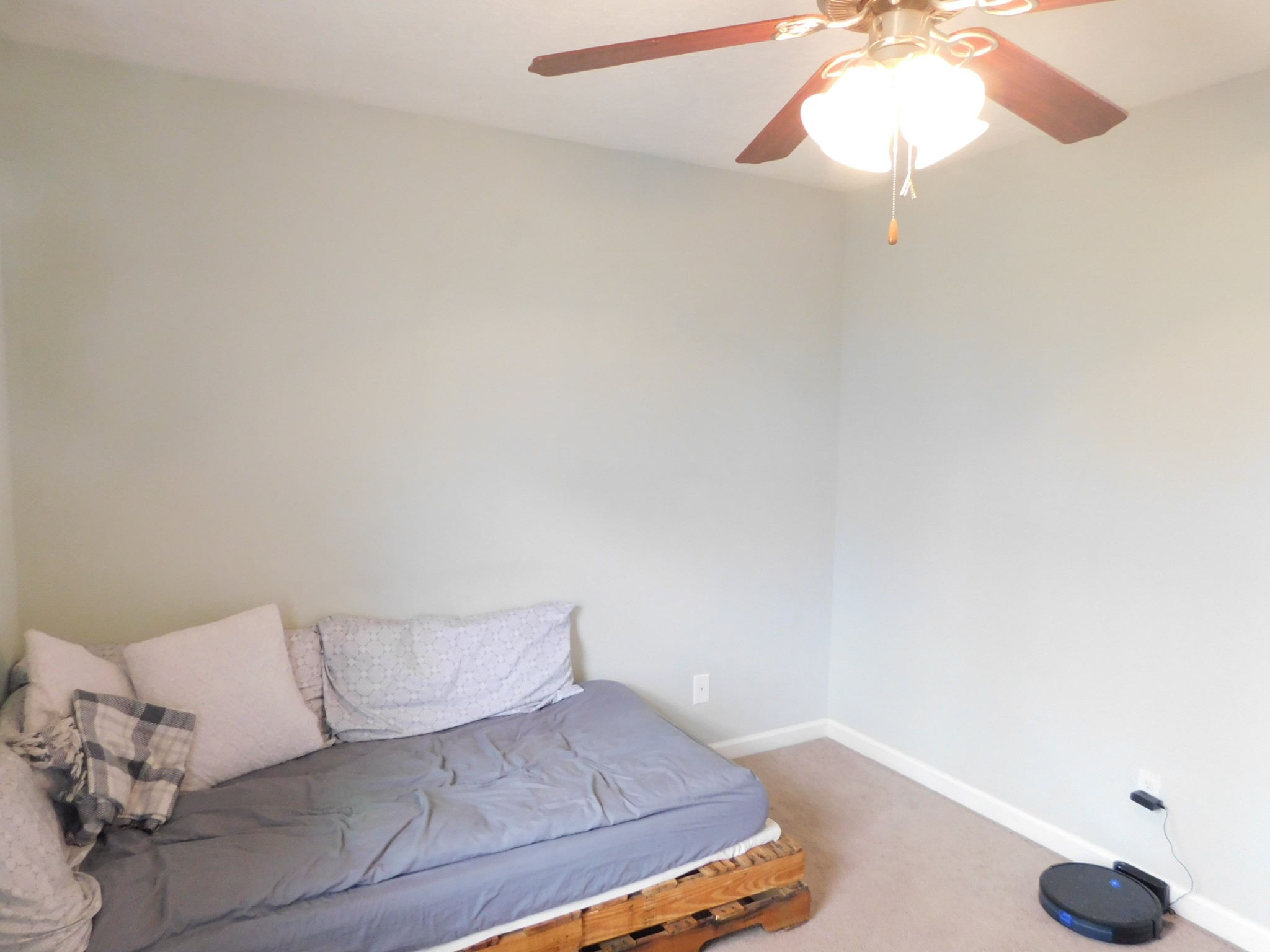 599 Jackson Road Portland, TN 37148 - Photo 24 of 39 a living room with furniture and a lamp