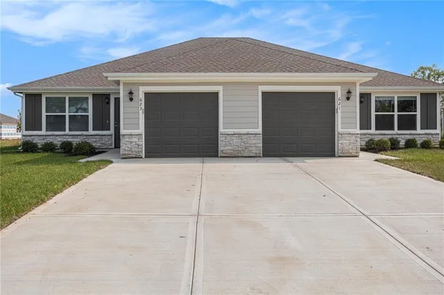 $1,054,000 | 620-622 Fall Meadow Lane, Belton, MO 64012