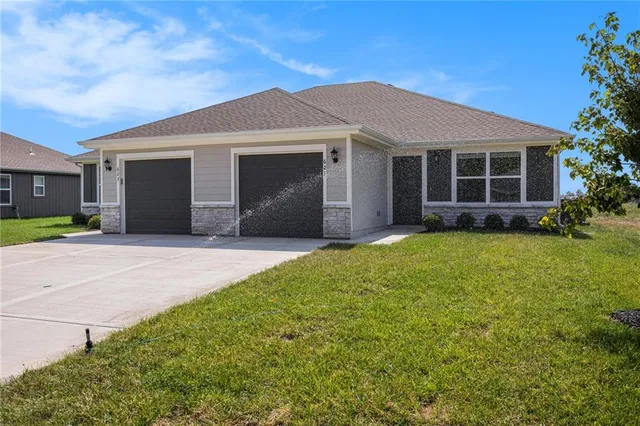 $1,582,500 | 620-622 Fall Meadow Lane, Belton, MO 64012