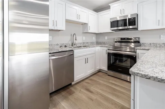 $1,582,500 | 620-622 Fall Meadow Lane, Belton, MO 64012