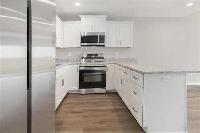 $1,582,500 | 620-622 Fall Meadow Lane, Belton, MO 64012