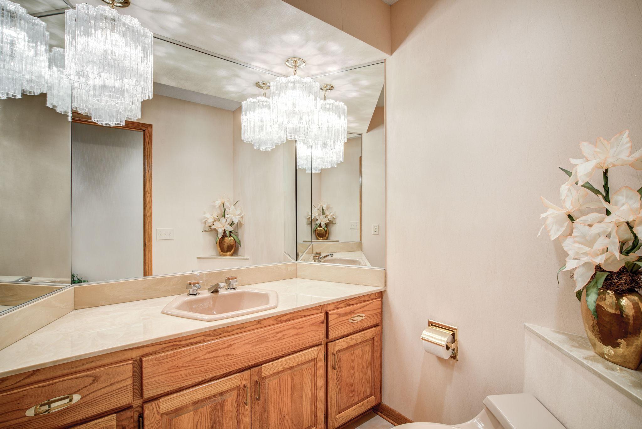 11508 Zion Road Bloomington, MN 55437 - Photo 12 of 35