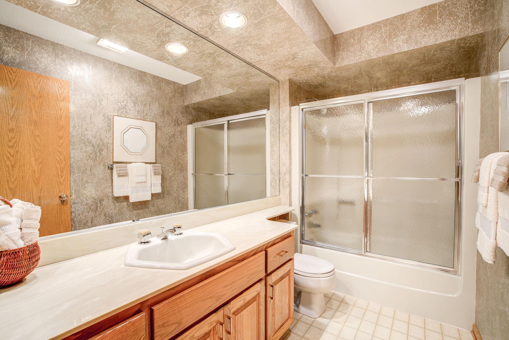 11508 Zion Road Bloomington, MN 55437 - Photo 19 of 35