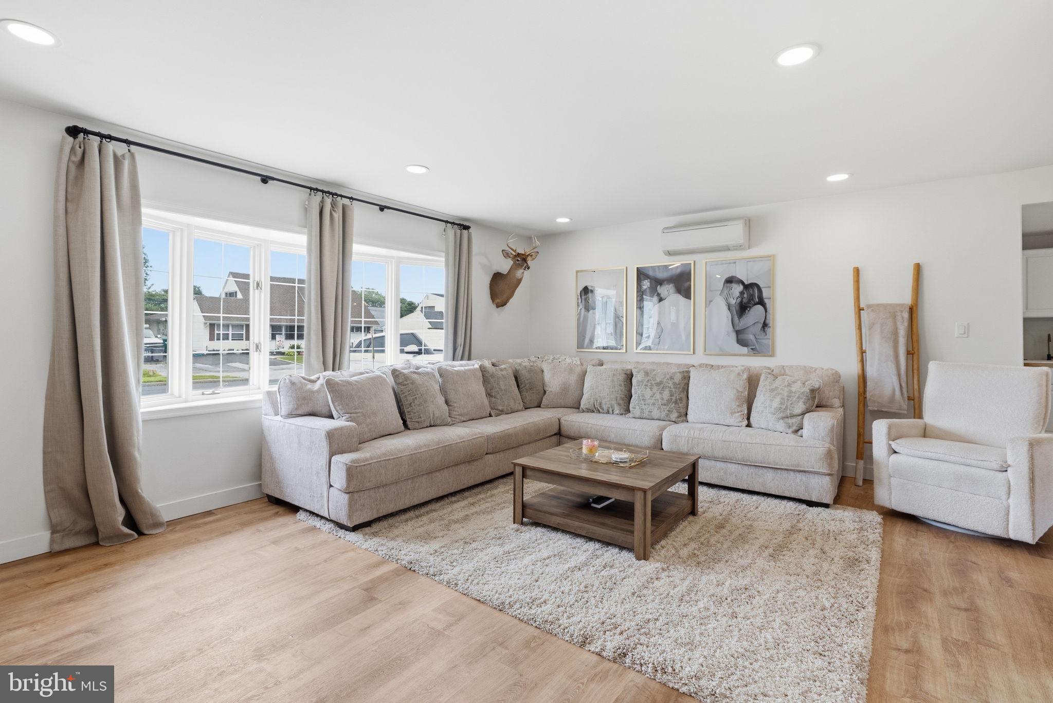 95 Cardinal Road Levittown, PA 19057 - Photo 10 of 40 Bright and inviting living space.