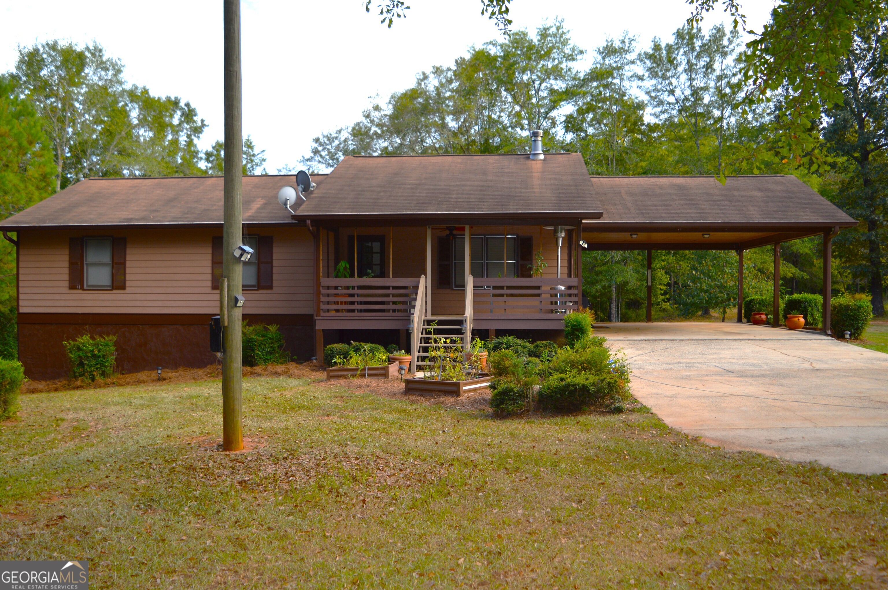 2190 Pleasant Valley Road Molena, GA 30258 - Photo 1 of 1 a front view of a house with garden