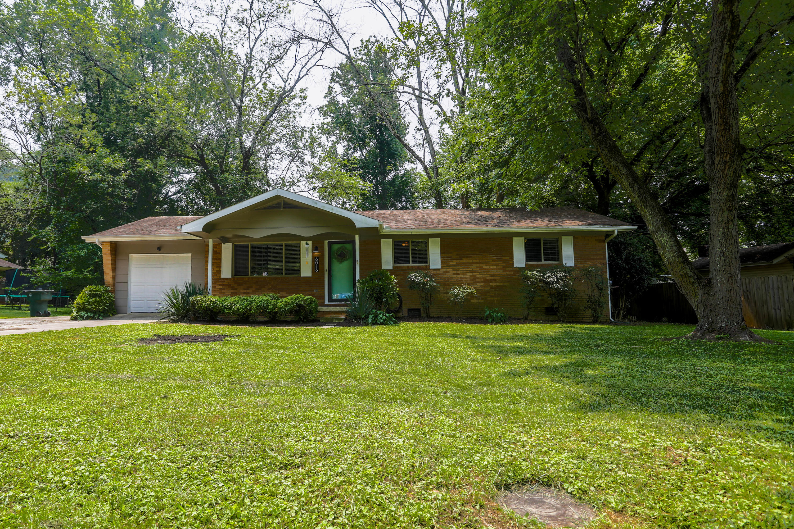6016 Ridgeview Circle Hixson, TN 37343 - Photo 1 of 19 VW8A9963-HDR (2)