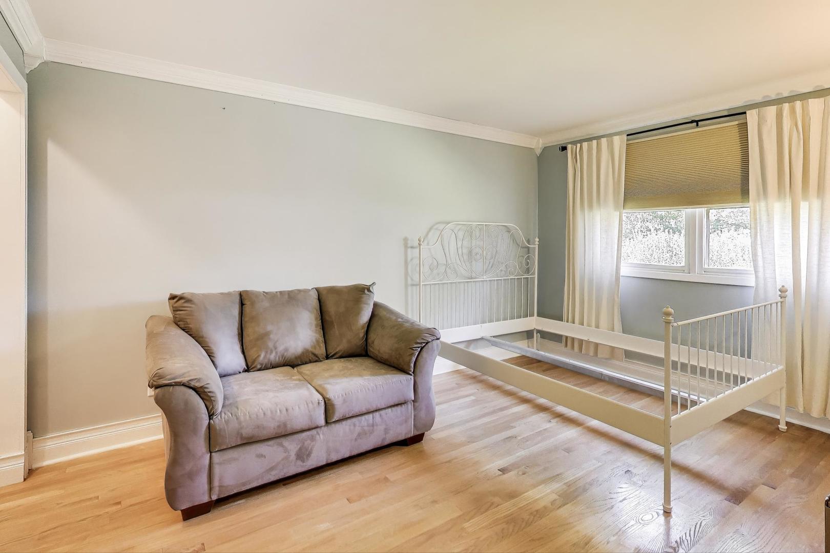 858 Academy Avenue Matteson, IL 60443 - Photo 13 of 20 a living room with a couch and a table