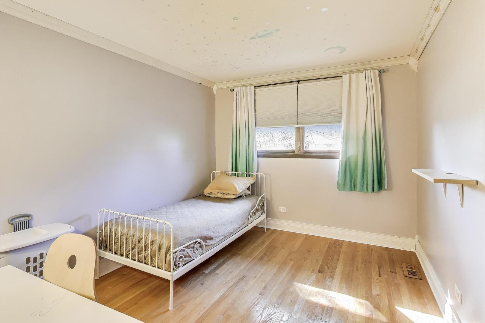 858 Academy Avenue Matteson, IL 60443 - Photo 14 of 20 a bedroom with a bed and a window