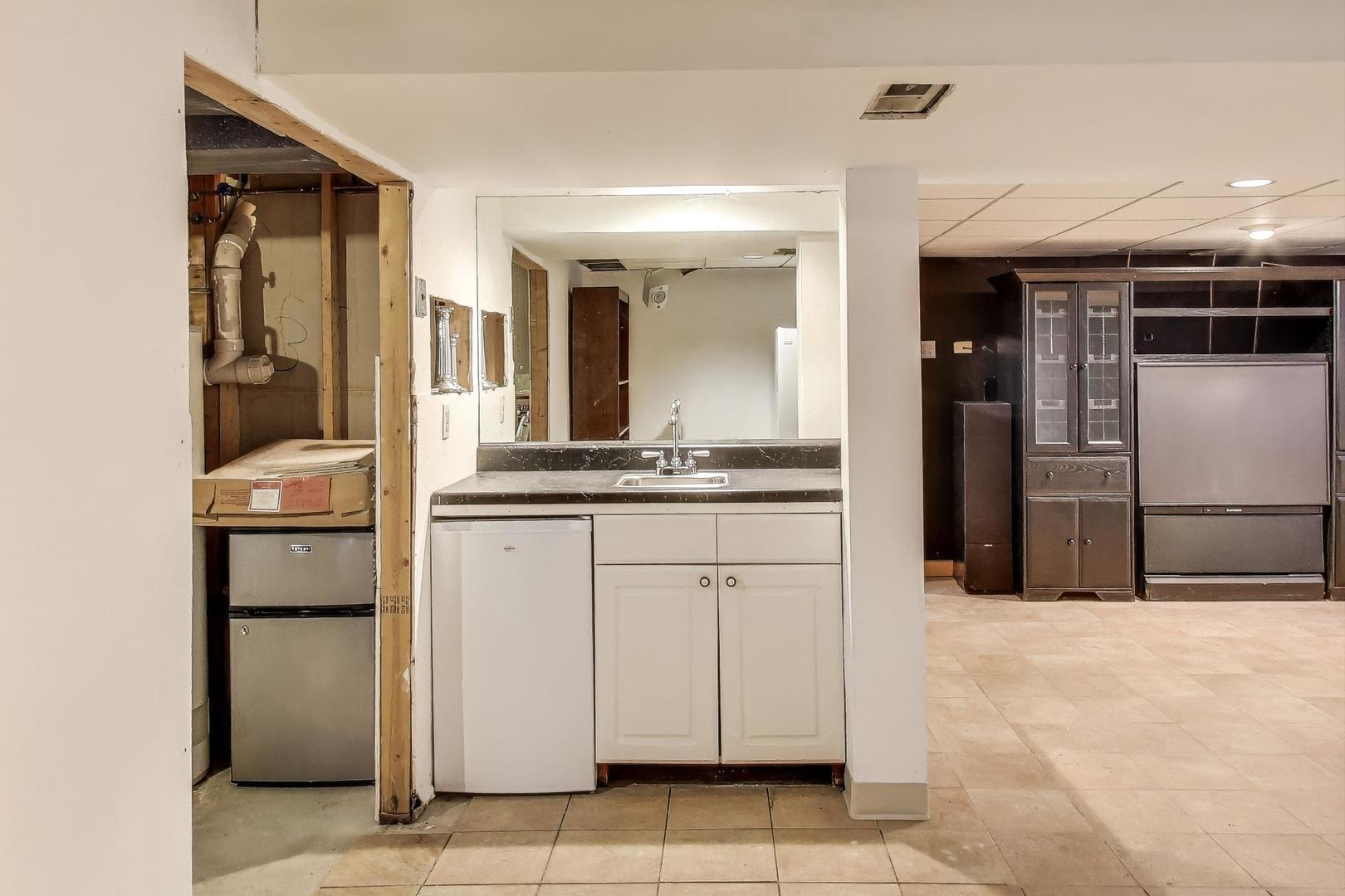 858 Academy Avenue Matteson, IL 60443 - Photo 17 of 20 a kitchen with stainless steel appliances kitchen island granite countertop a refrigerator and a sink