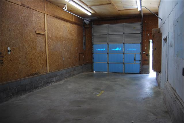 2899 Dodd Hollow Road Centerville, TN 37033 - Photo 17 of 20 Mechnics shop. Bay 1 view