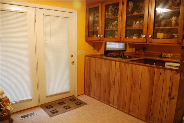 2899 Dodd Hollow Road Centerville, TN 37033 - Photo 5 of 20 Eat in kitchen with doors leading to covered deck