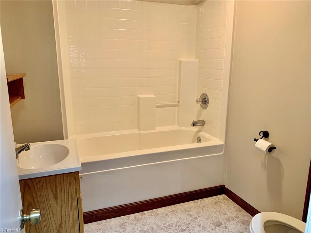 2029 Rowe Road Lexington, NC 27295 - Photo 23 of 30 Full bath in basement...