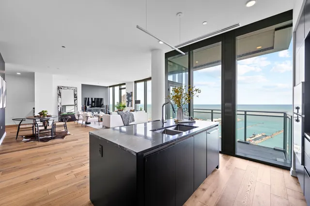$4,195,000 | 211 North Harbor Drive, Unit 4602, Chicago, IL 60601