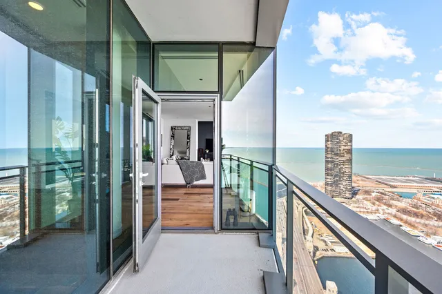 $4,195,000 | 211 North Harbor Drive, Unit 4602, Chicago, IL 60601